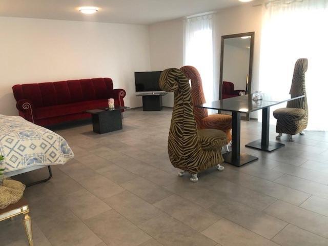 Hotel Hippel Krone Kerzers ภายนอก รูปภาพ