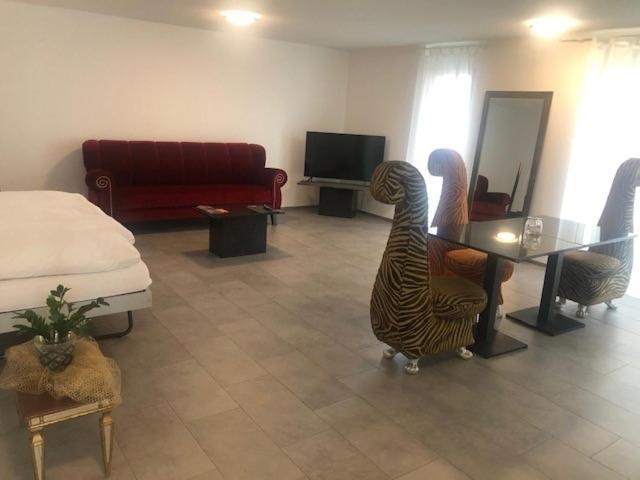 Hotel Hippel Krone Kerzers ภายนอก รูปภาพ